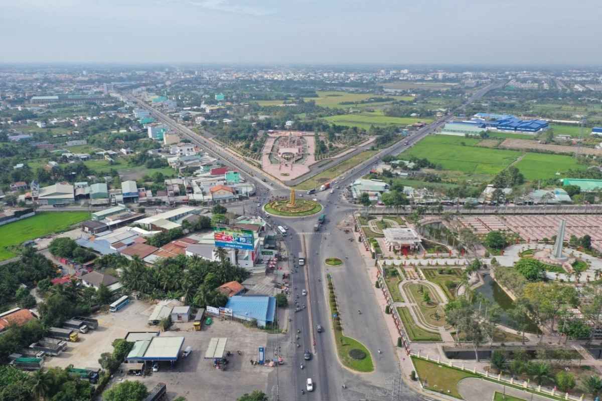 Hệ thống hạ tầng giao thông Long An kết nối vùng kinh tế TP.HCM.